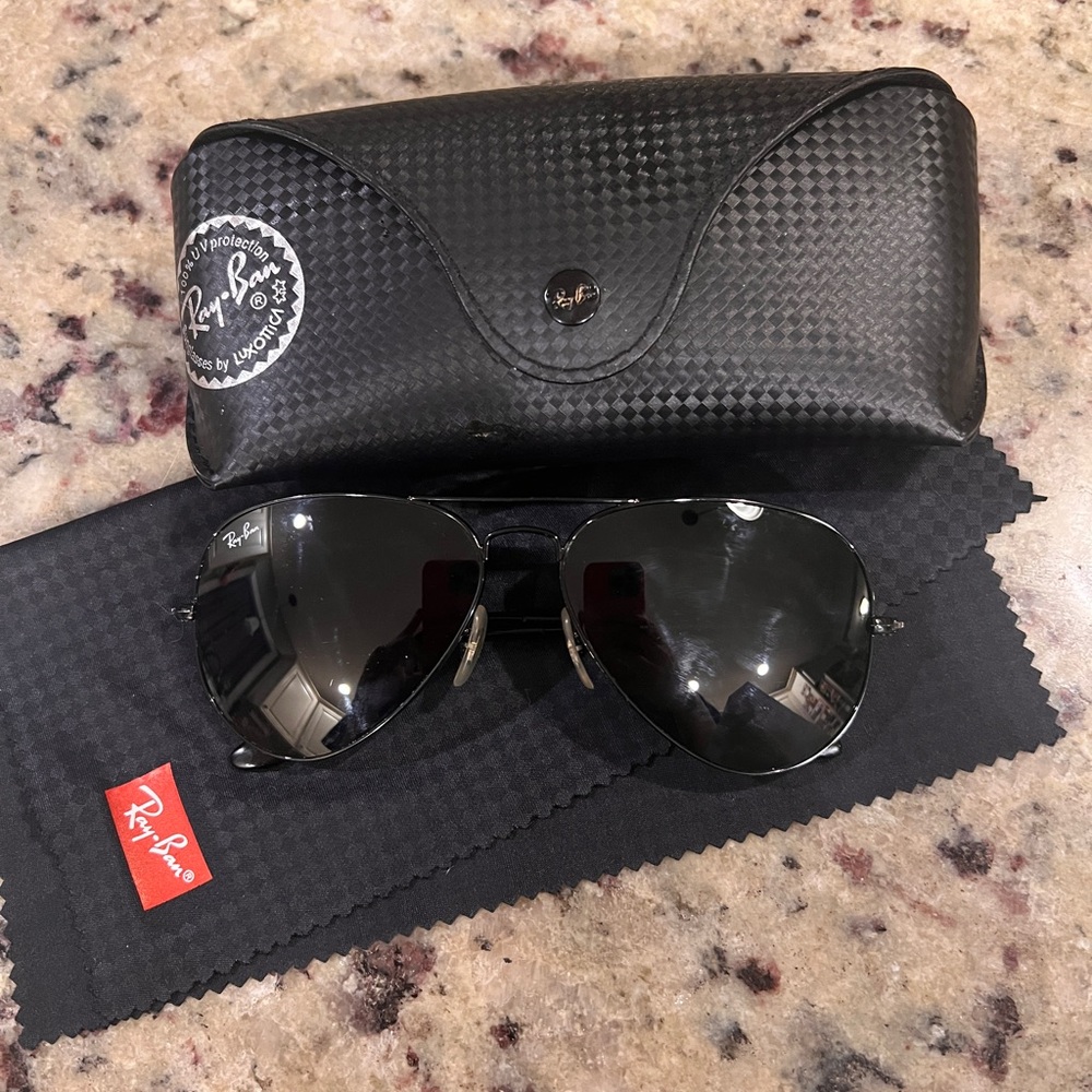 Ray-Ban Black Aviator Sunglasses